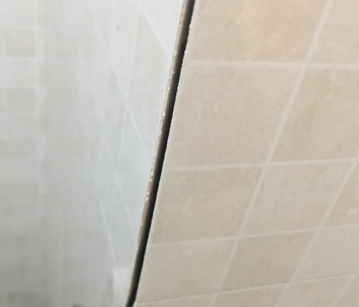 紫金瓷砖空鼓维修公司分享阳台瓷砖脱落的修复过程可以分为以下几个步骤